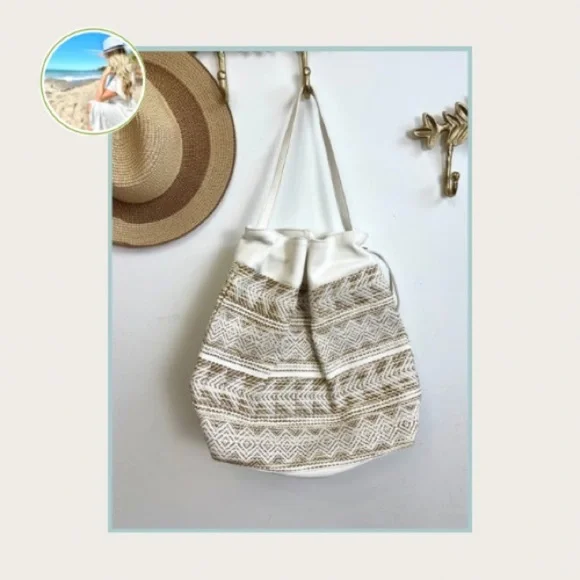 Estée Lauder Rattan vegan leather bucket bag - Picture 3 of 5